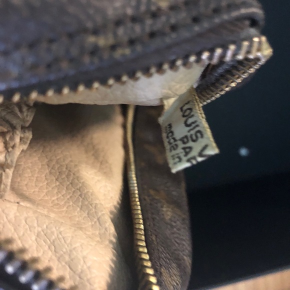 Sold off posh, Authentic Louis Vuitton tolietry 28 - Picture 5 of 7